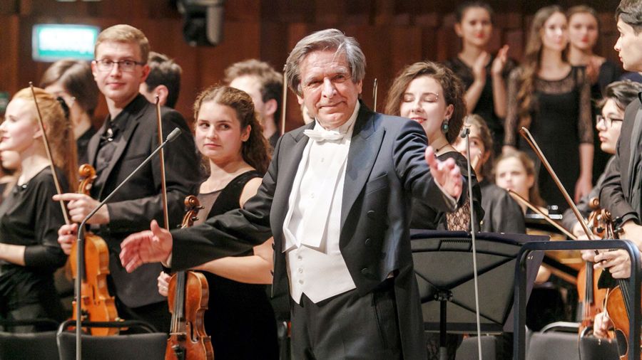 Дирижер Геннадий Дмитряк: «Предназначение двух больших коллективов нашей страны — Хора Свешникова и Капеллы Юрлова — прежде всего государственность и служение России»