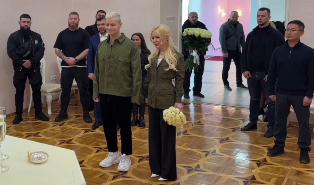 Shaman и Мизулина расписались в Донецке