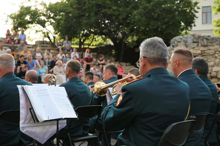 В Херсонесе прошел фестиваль военных оркестров