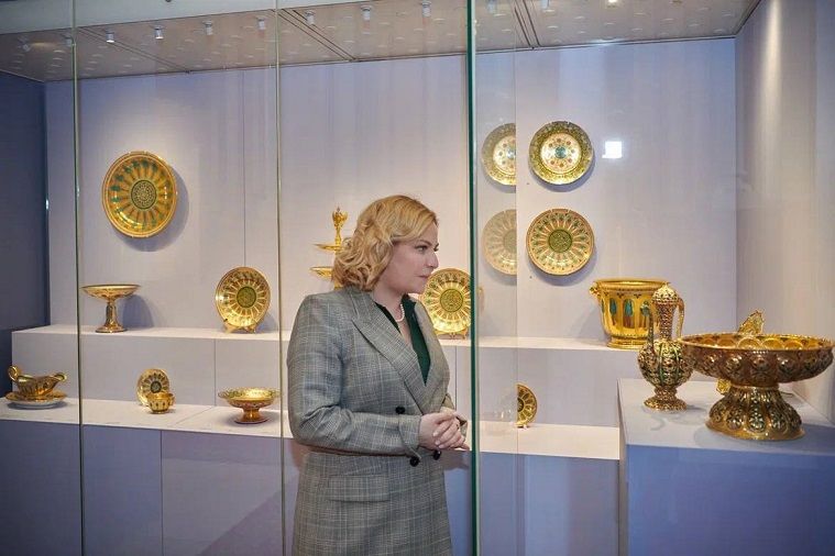 Ольга Любимова посетила выставку «Кремлевский сервиз. Дар семьи Карисаловых»