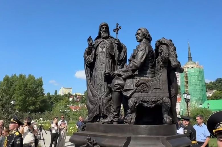 В Воронеже открыли памятник первому епископу Воронежскому Митрофану