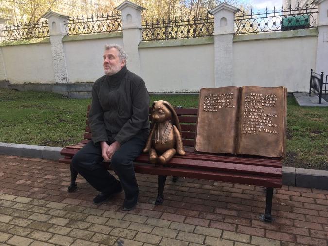 Посвященный эвакуированным во время войны детям памятный знак открыли в Екатеринбурге