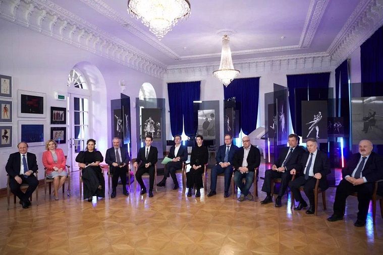 Владимир Путин встретился с лауреатами премий в области культуры