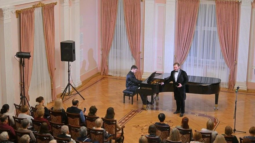 Лауреаты международных конкурсов выступили в Омске и Владикавказе