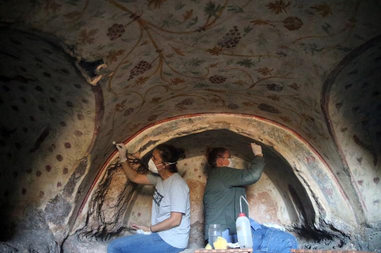 В древнем городе на территории Турции нашли 400 скальных гробниц