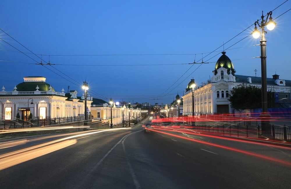 Эрмитаж показал два главных портрета Петра I и его жены на выставке в Омске