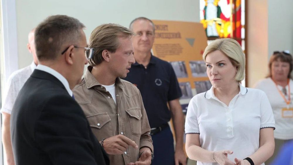 Ольга Любимова поздравила художников с профессиональным праздником