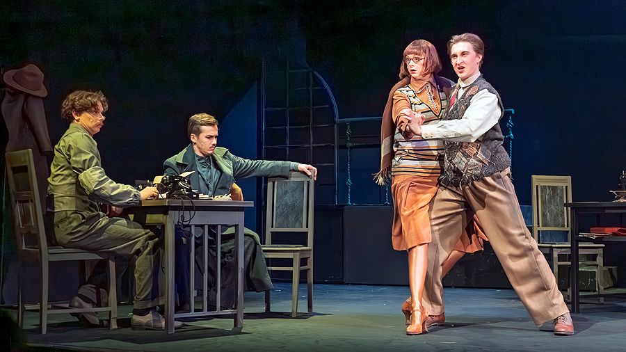 Загадка по имени Есенин: в Театре Терезы Дуровой поставили спектакль о поэте