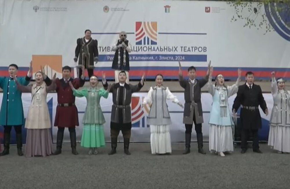 Более 200 артистов выступили на открытии фестиваля нацтеатров России в Элисте
