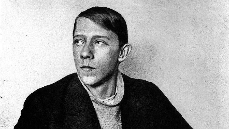 От «Летатлина» до фрагментов Янтарной комнаты: рассказываем о выставках ноября