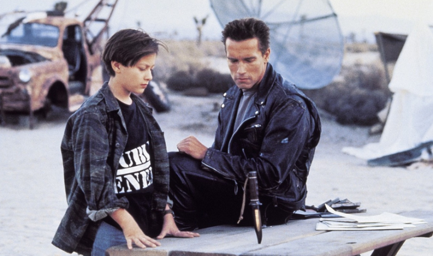 Джеймс Кэмерон обсуждает перезапуск «Терминатора» об истории ИИ