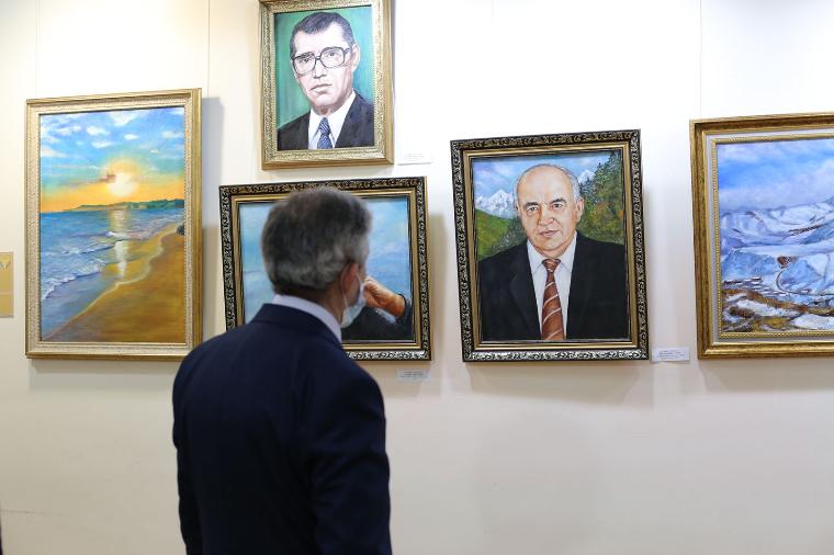 Выставка работ самодеятельных художников открылась в Дагестане