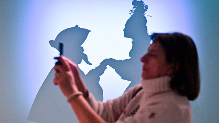 «Маска, я тебя знаю?»: в Музее русского импрессионизма по случаю юбилея устроили карнавал