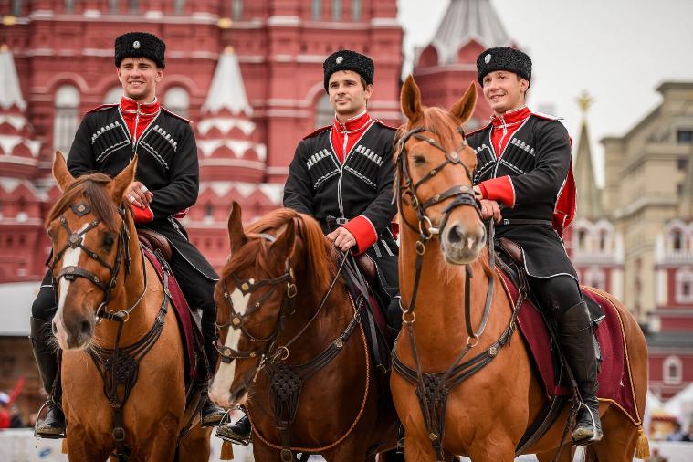 Всадники Кремлевской школы верховой езды будут участвовать в шествии «Спасской башни» на ВДНХ