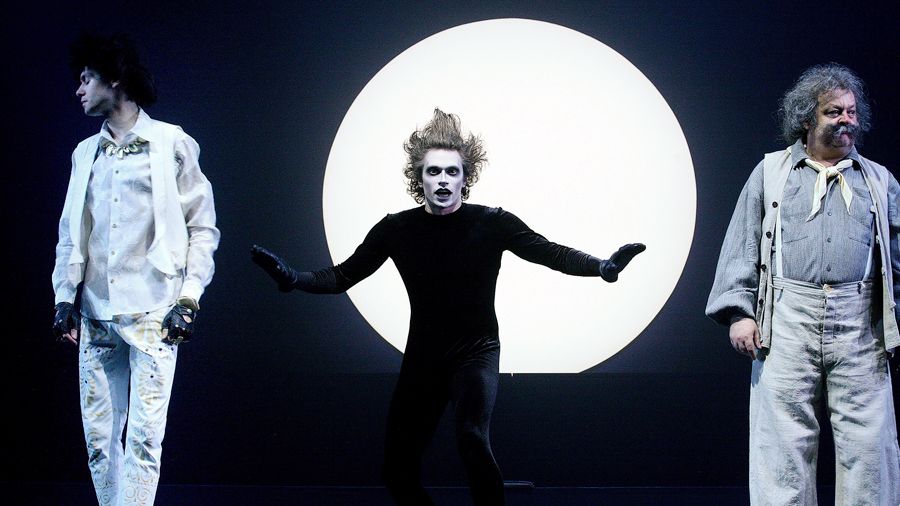 Однажды светила луна: «Тень» Шварца в акимовском Театре Комедии