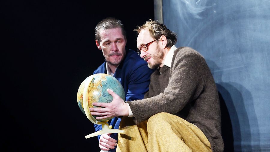 Кружение в пространстве и времени: в Камергерском открыли «Школу для дураков»