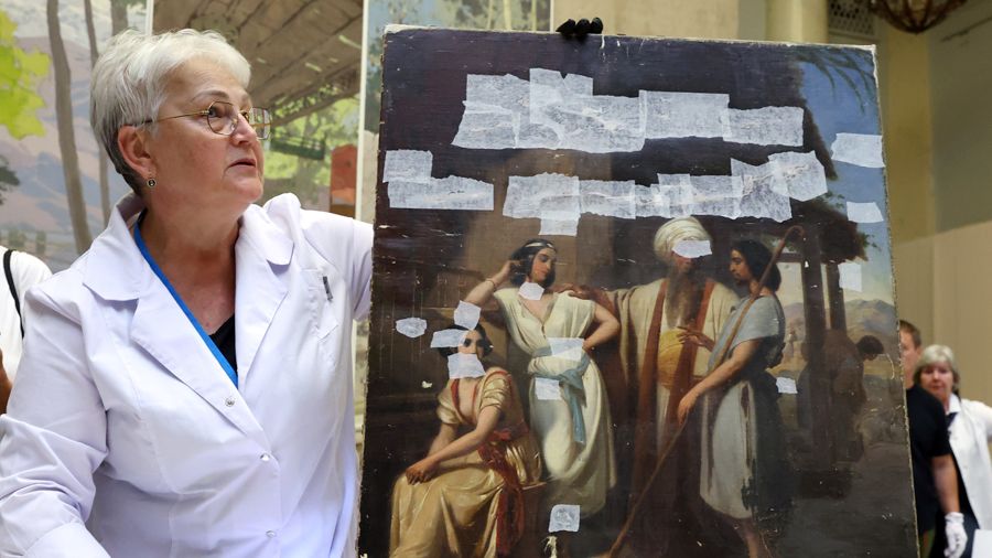 Русский музей приступил к спасению пострадавших картин из Таганрога