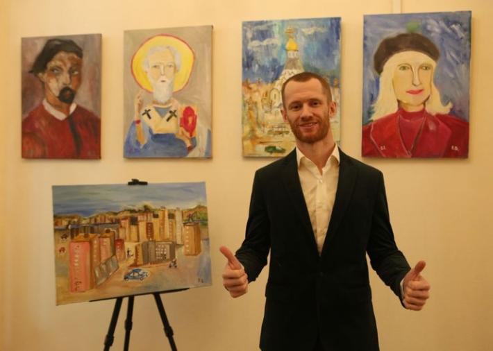 В одной из библиотек Красноярского края проходит выставка каратиста и художника Дмитрия Бывальцева