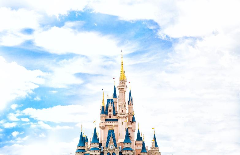 Компания Disney приостановит деятельность в России