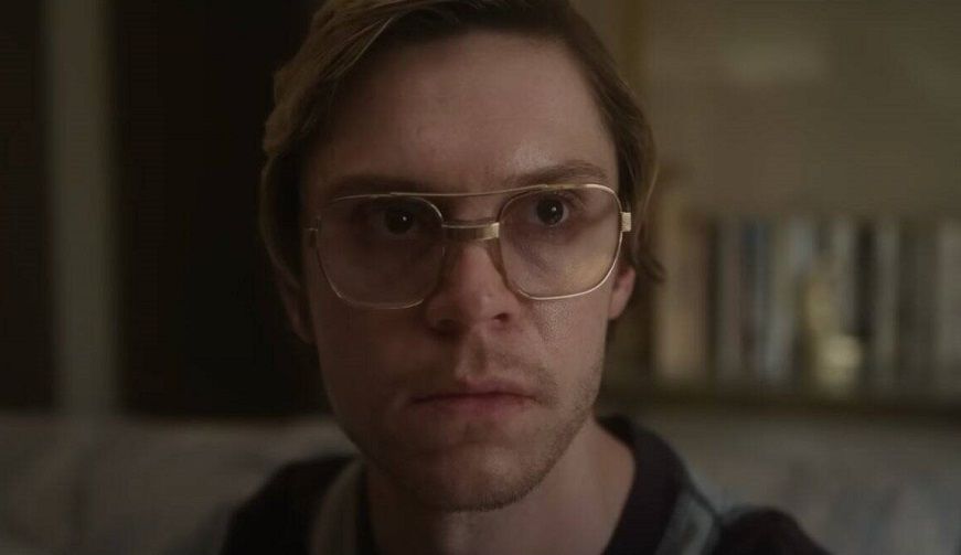 Сериал о маньяке Джеффри Дамере стал новым хитом Netflix