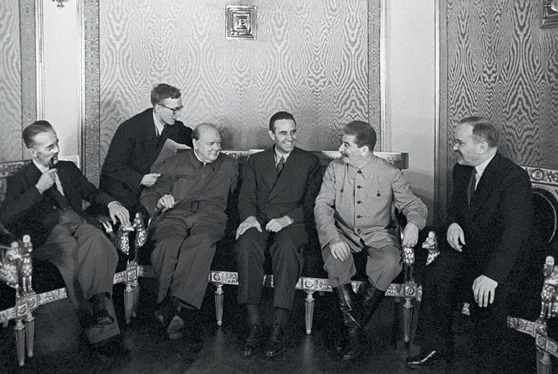 У. Черчилль, У. Гарриман, И. Сталин и В. Молотов. Москва, 1942