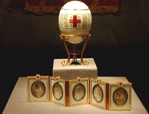 Пасхальное яйцо "Триптих Красный Крест" 1915 год