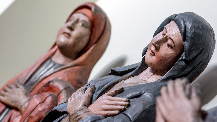 «Богоматерь и Мария Магдалина из композиции «Распятие с предстоящими». XVIII век