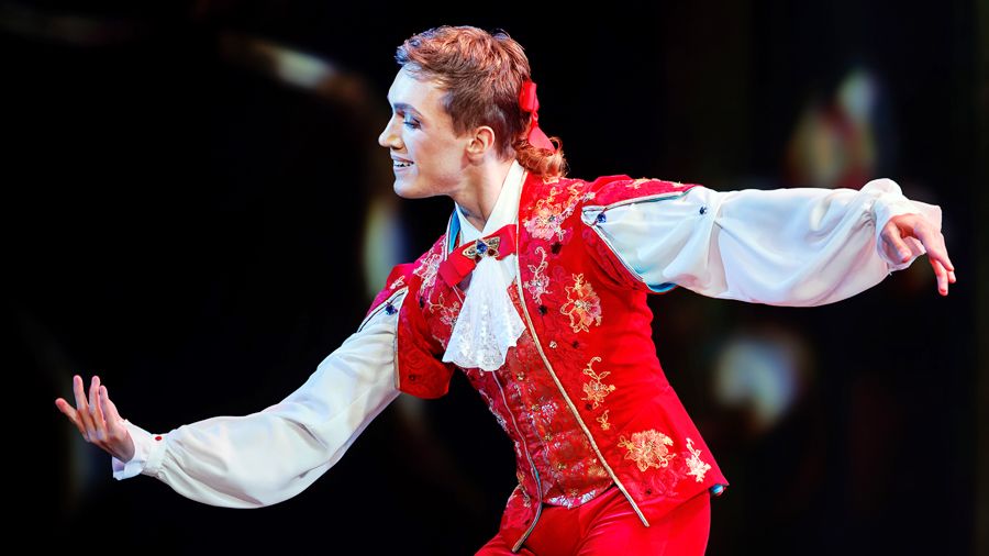 "Блестящий дивертисмент"