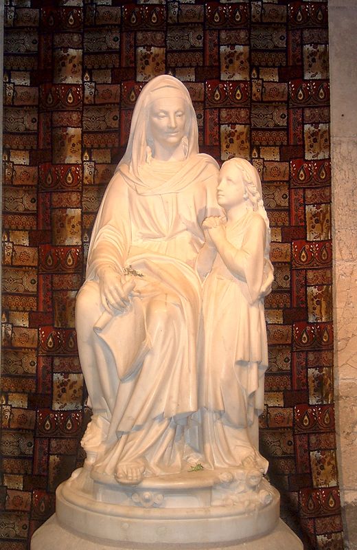 Святая Анна с Девой Марией. Статуя в базилике святой Анны, построенной, по католическому преданию, на месте дома Иоакима и Анны. Старый город Иерусалима