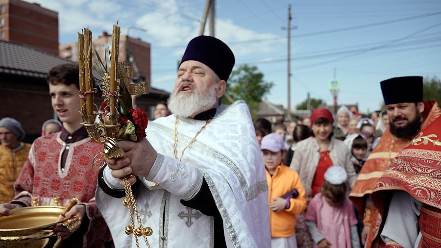 Кадр из фильма «Служение»