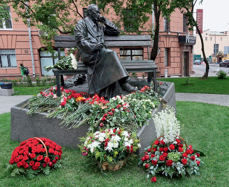 Памятник С.В. Михалкову в Москве. 2014
