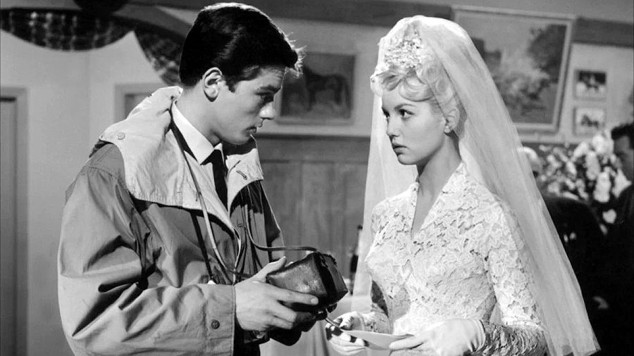 «Будь красива и помалкивай»