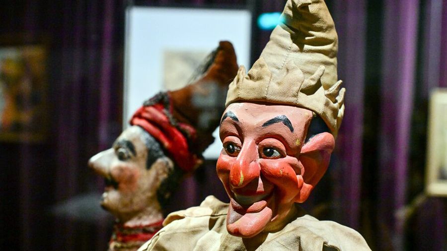 «Под маской»