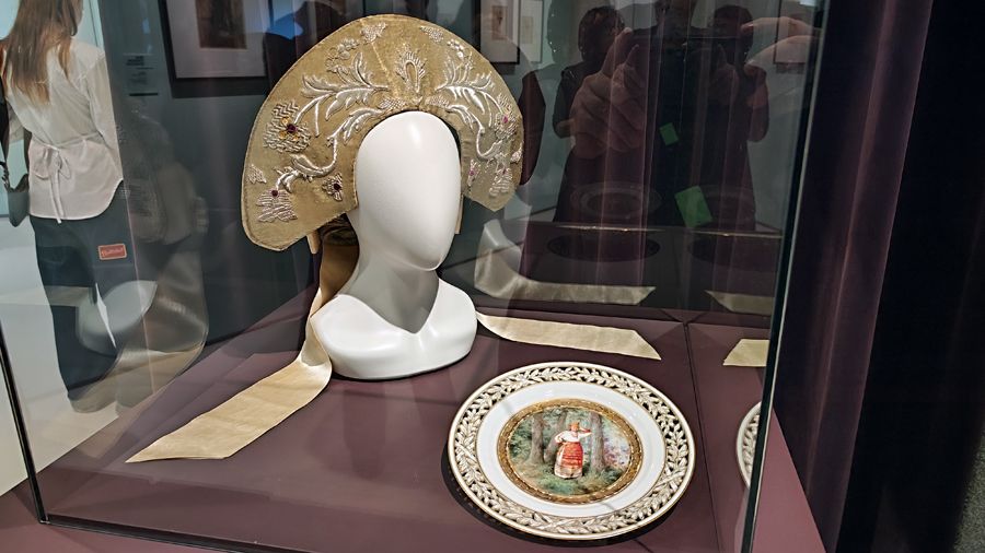 «Под маской»