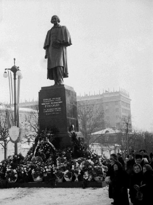 Памятник работы Н.В.Томского, 1952