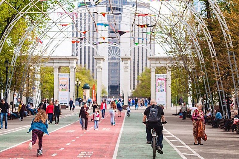 Moscow sokolniki. Парк Сокольники Главная аллея. Парк Сокольники лето. Парк Сокольники в Москве летом. Парк Сокольники экскурсия.