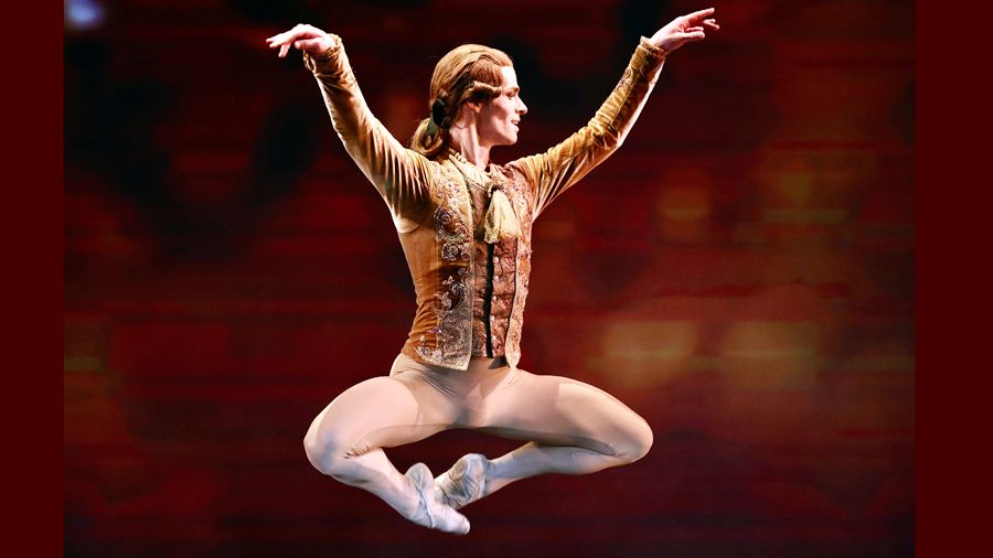 "Блестящий дивертисмент"