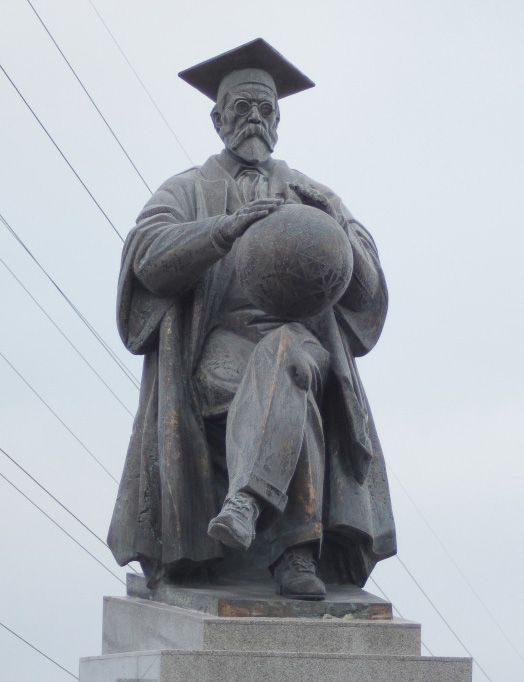 Памятник Владимиру Вернадскому