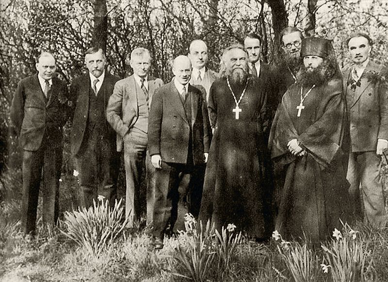Преподаватели Русского православного богословского института. С. Булгаков — пятый справа