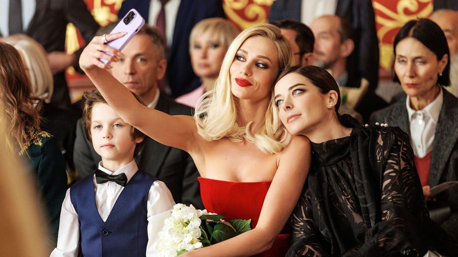 «Москва слезам не верит. Все только начинается» «Москва слезам не верит. Все только начинается»