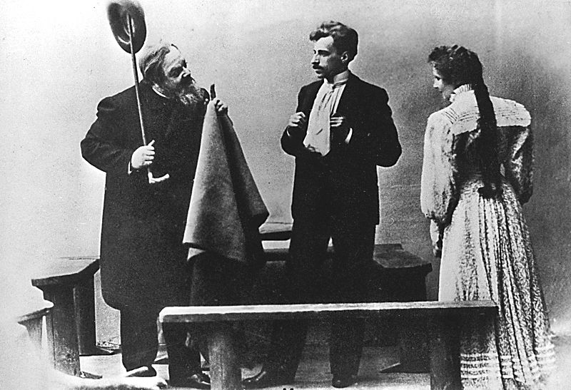 В. Лужский, Вс. Мейерхольд, М. Роксанова  в спектакле «Чайка». 1898