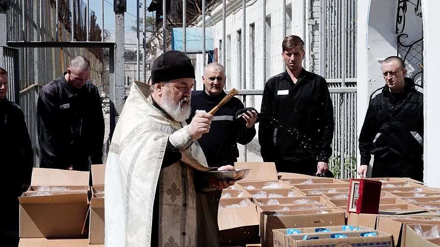 Кадр из фильма «Служение»