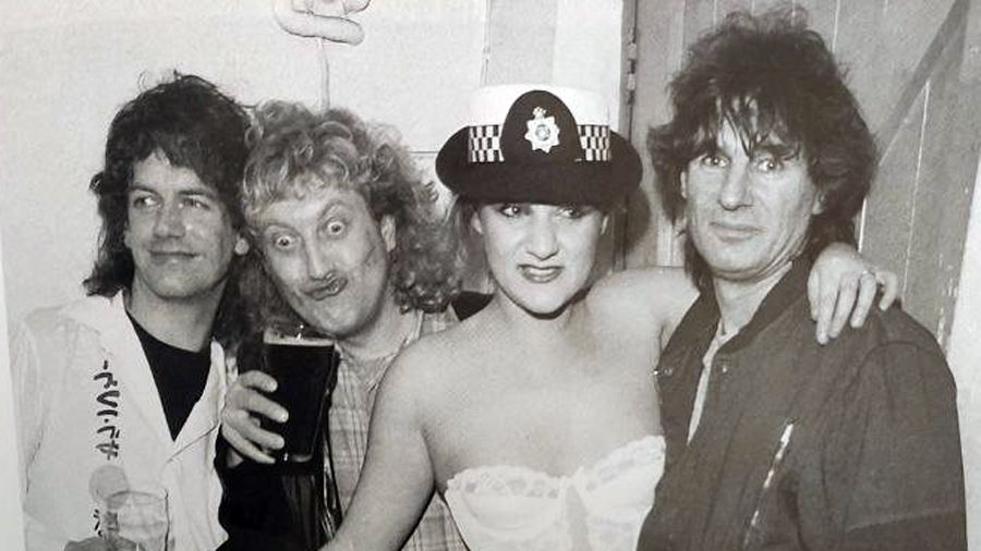 Иллюстрация из книги «Когда мир сходит с ума»