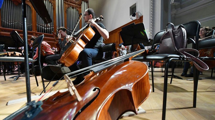 «Пять прямых линий»