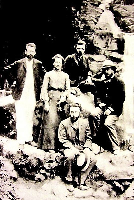 Группа основателей «Союза освобождения» в 1902 году в Германии (слева направо): П. Струве, Н. Струве,  В. Богучарский, Н. Бердяев и С. Франк