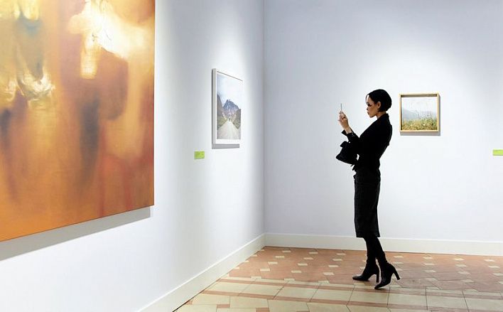 Cosmoscow: куратор из Африки, ренессанс фотографии и лиминальные пространства, или Как «Елисеевский» стал арт-салоном