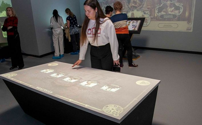 В ДНР открылась выставка «Романовы»