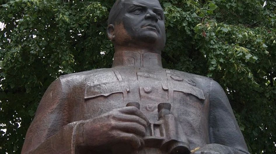 В Полтаве снесут памятник Пушкину, Ватутину и Зыгину