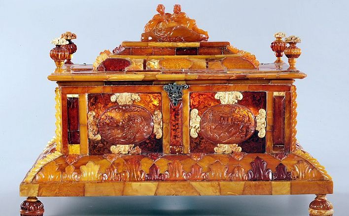 От «Летатлина» до фрагментов Янтарной комнаты: рассказываем о выставках ноября