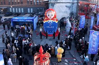 Гигантская матрешка украсила одну из улиц китайского Харбина